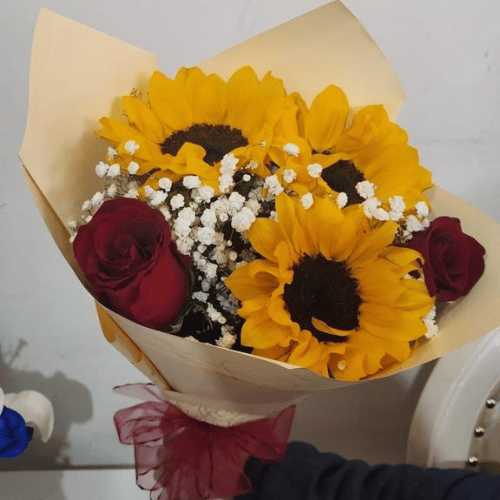 Ramo rosas y girasoles