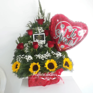 Arreglo en base Girasoles y Rosas